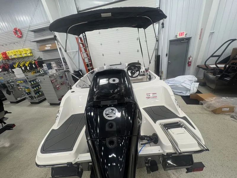 Slide: The Image of Bayliner M15 2025 - 6