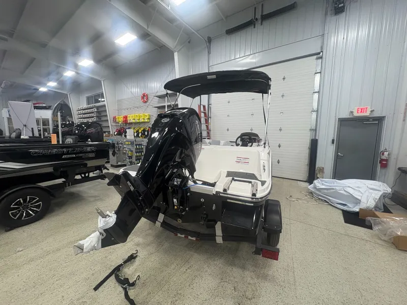 Slide: The Image of Bayliner M15 2025 - 7