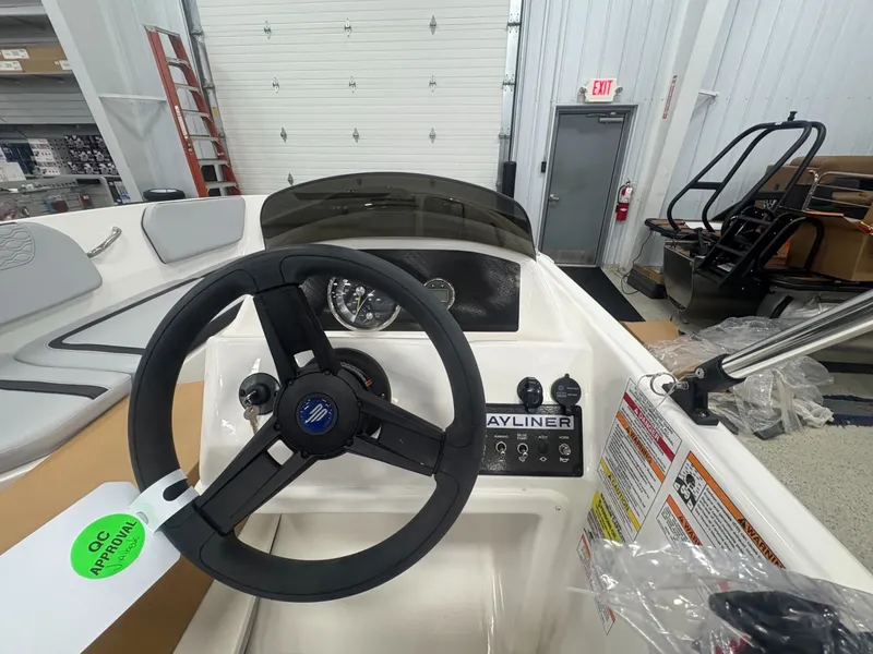 Slide: The Image of Bayliner M15 2025 - 21