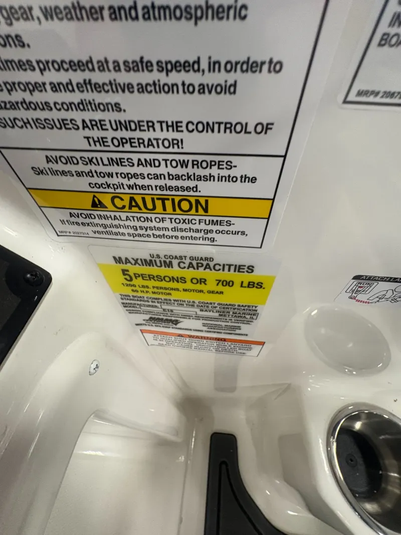 Slide: The Image of Bayliner M15 2025 - 26