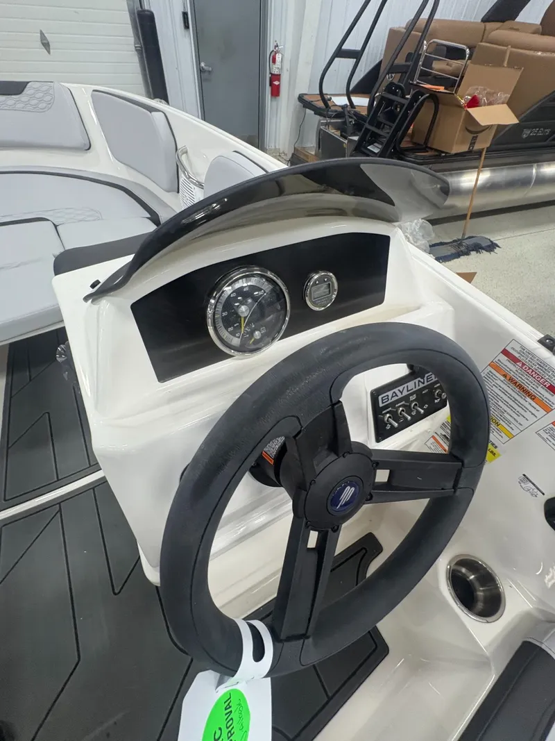 Slide: The Image of Bayliner M15 2025 - 28