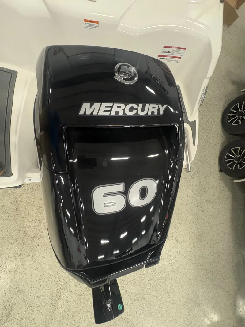 Slide: The Image of Bayliner M15 2025 - 29