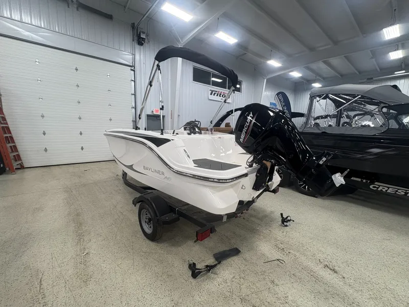 Slide: The Image of Bayliner M15 2025 - 3