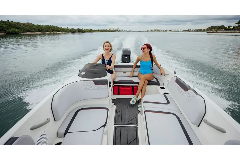 Slide: The Image of Bayliner M15 2025 - 34