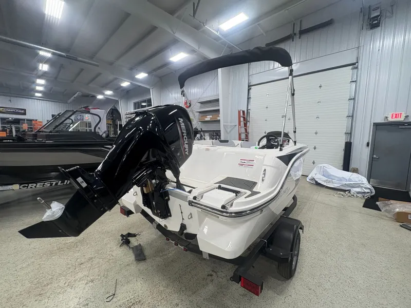 Slide: The Image of Bayliner M15 2025 - 4