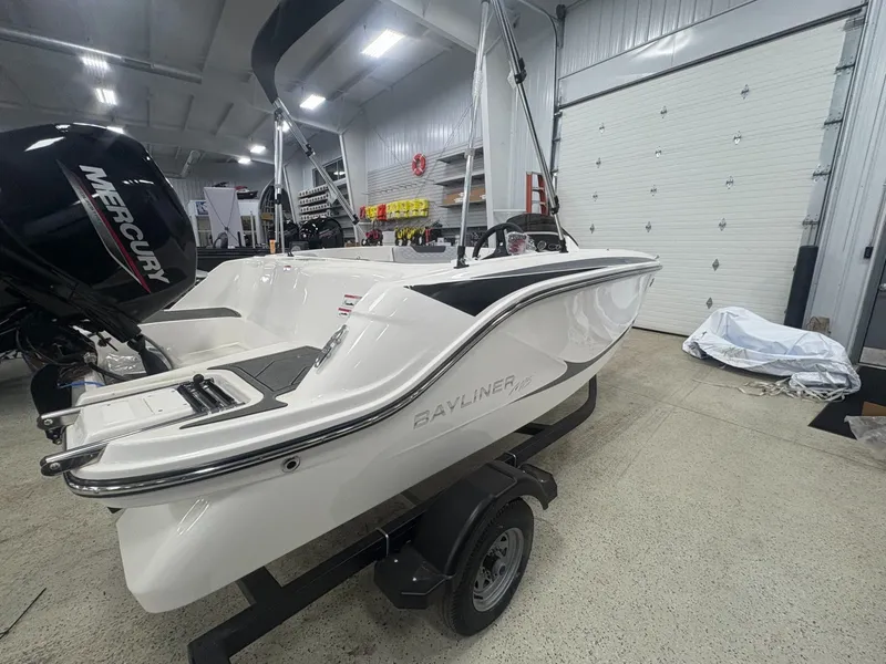 Slide: The Image of Bayliner M15 2025 - 5