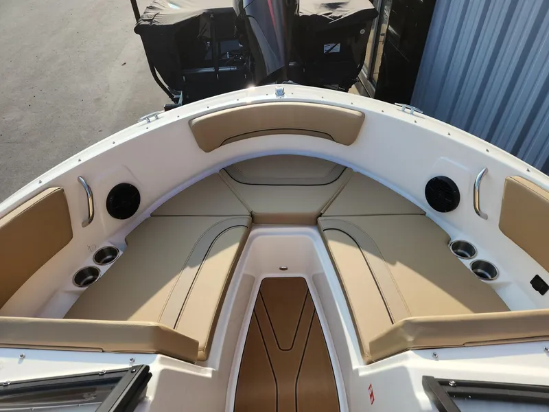 Slide: The Image of Bayliner V20i 2025 - 15