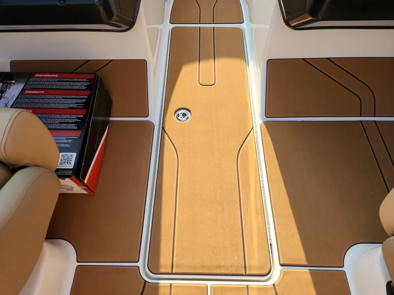 Slide: The Image of Bayliner V20i 2025 - 17