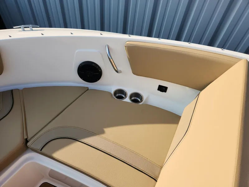 Slide: The Image of Bayliner V20i 2025 - 19