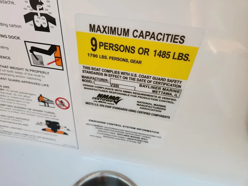 Slide: The Image of Bayliner V20i 2025 - 21