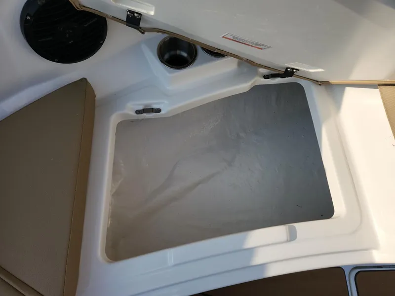 Slide: The Image of Bayliner V20i 2025 - 22