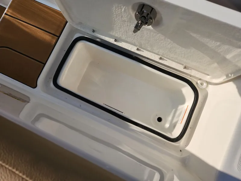 Slide: The Image of Bayliner V20i 2025 - 4