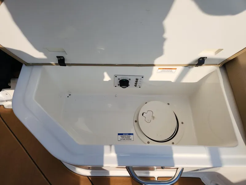 Slide: The Image of Bayliner V20i 2025 - 6