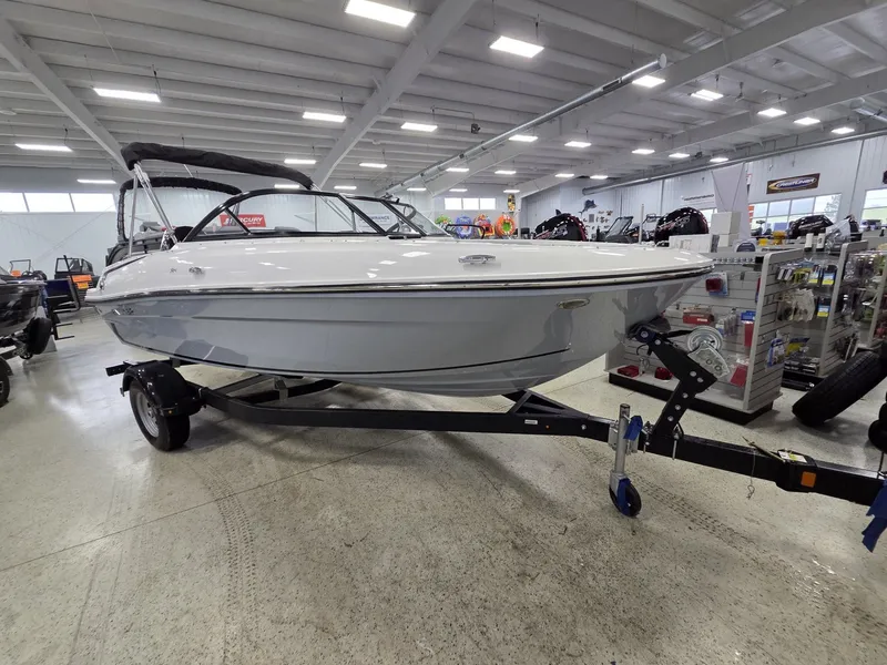 The Image of Bayliner VR4 Bowrider OB 2026 - 1