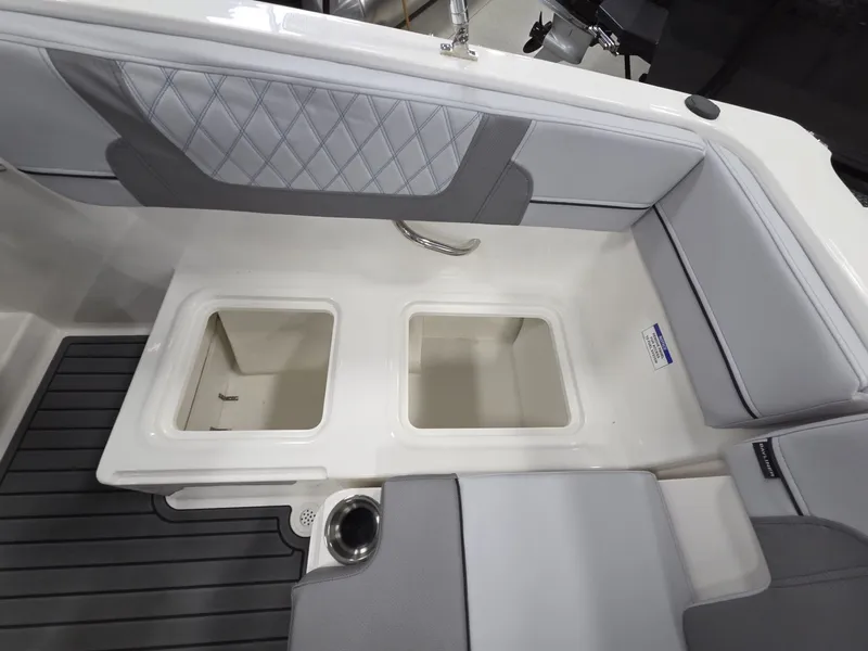 Slide: The Image of Bayliner VR4 Bowrider OB 2026 - 12