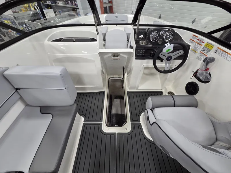 Slide: The Image of Bayliner VR4 Bowrider OB 2026 - 14