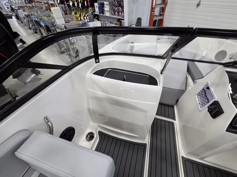 Slide: The Image of Bayliner VR4 Bowrider OB 2026 - 15