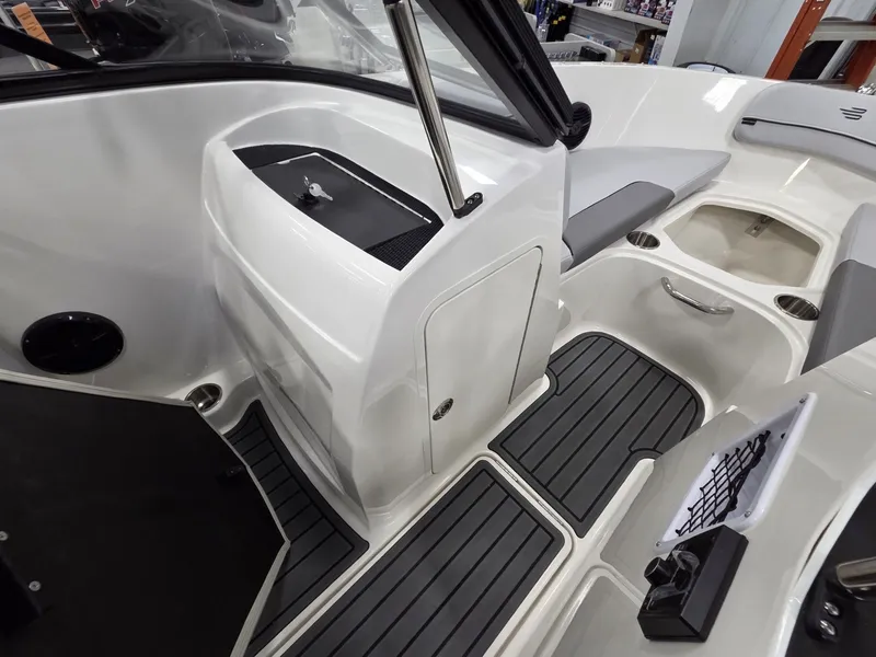 Slide: The Image of Bayliner VR4 Bowrider OB 2026 - 17