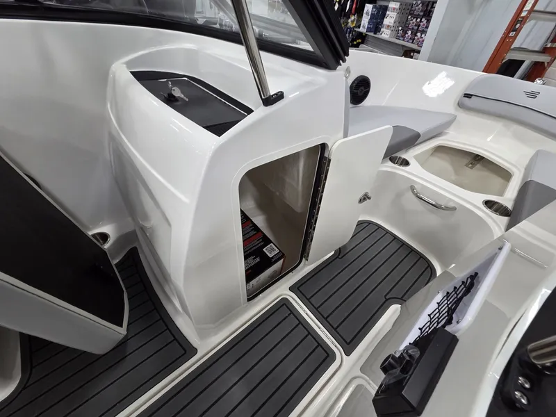 Slide: The Image of Bayliner VR4 Bowrider OB 2026 - 18