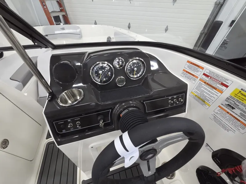 Slide: The Image of Bayliner VR4 Bowrider OB 2026 - 19