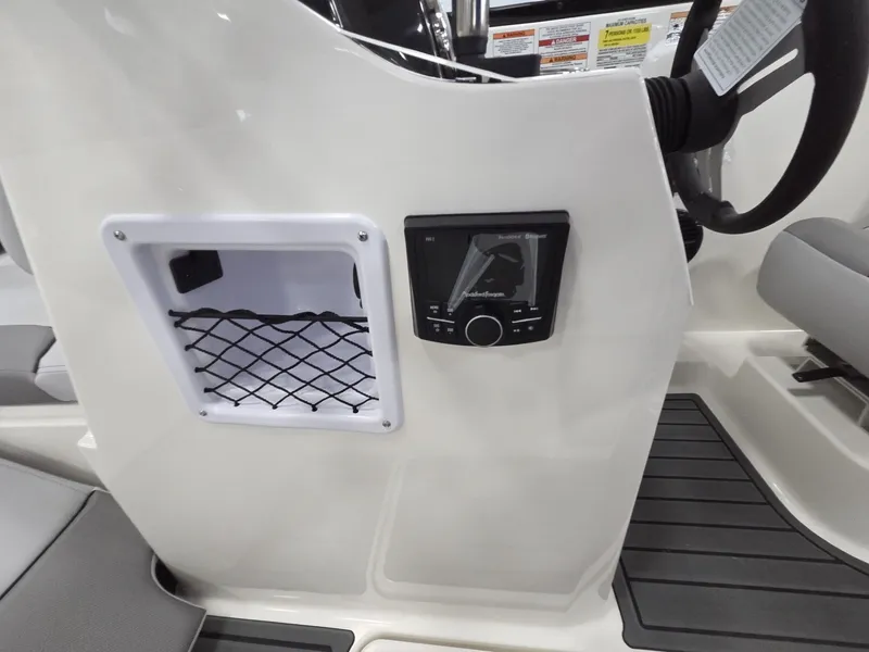 Slide: The Image of Bayliner VR4 Bowrider OB 2026 - 20