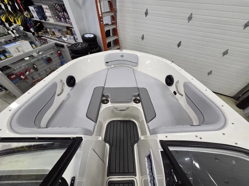 Slide: The Image of Bayliner VR4 Bowrider OB 2026 - 23