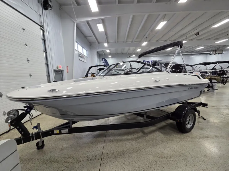 Slide: The Image of Bayliner VR4 Bowrider OB 2026 - 5