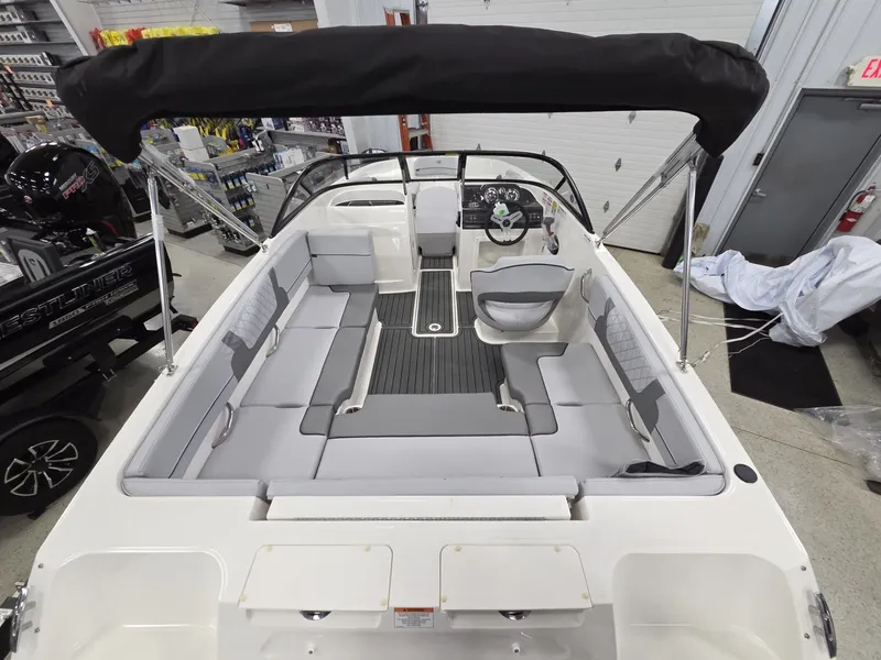 Slide: The Image of Bayliner VR4 Bowrider OB 2026 - 7