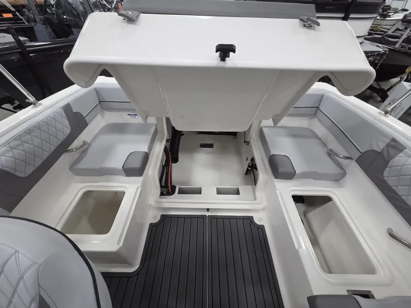 Slide: The Image of Bayliner VR4 Bowrider OB 2026 - 9