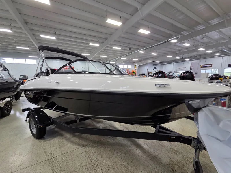 The Image of Bayliner VR4 Bowrider OB 2026 - 1