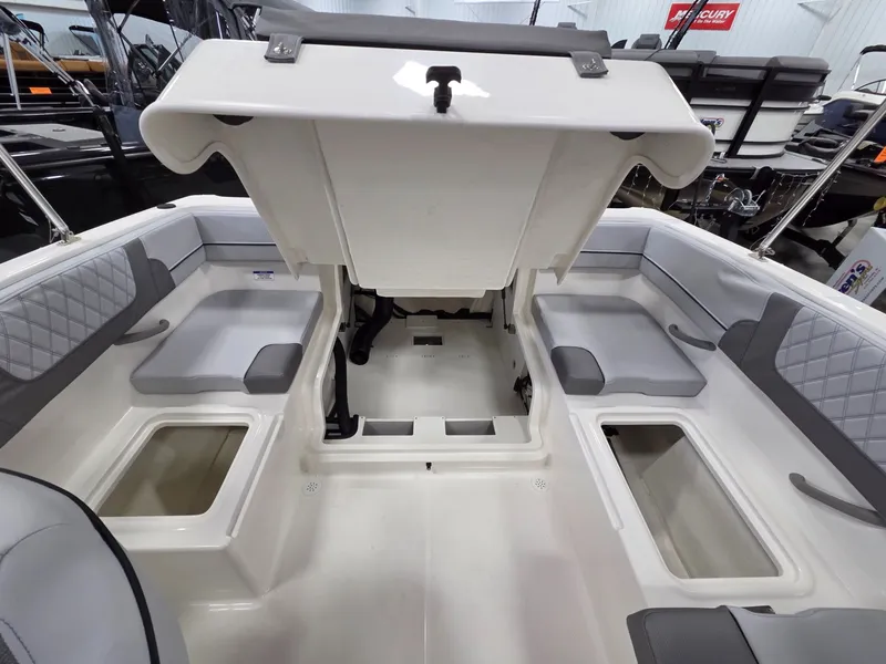 Slide: The Image of Bayliner VR4 Bowrider OB 2026 - 10