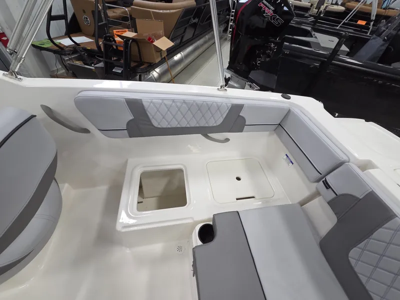 Slide: The Image of Bayliner VR4 Bowrider OB 2026 - 11