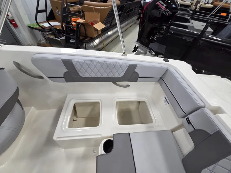 Slide: The Image of Bayliner VR4 Bowrider OB 2026 - 12