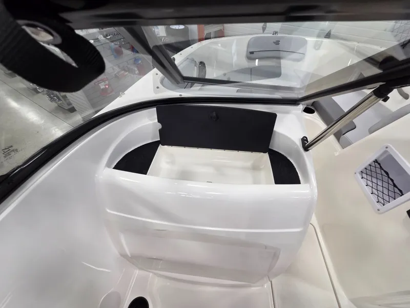 Slide: The Image of Bayliner VR4 Bowrider OB 2026 - 17