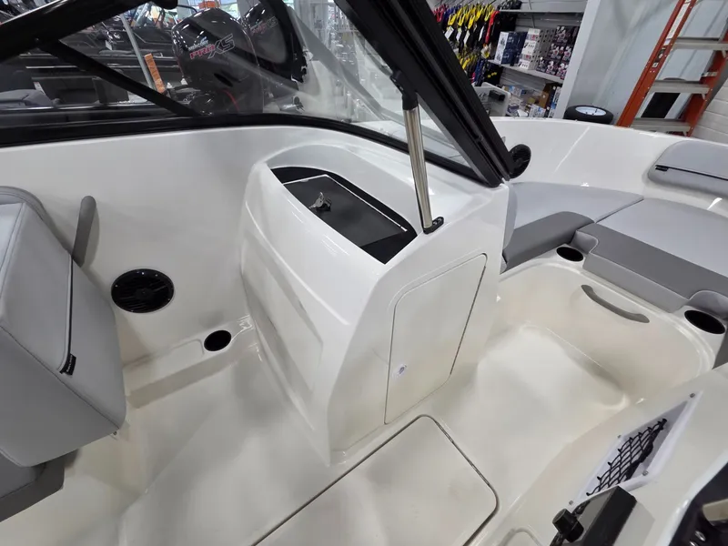 Slide: The Image of Bayliner VR4 Bowrider OB 2026 - 18