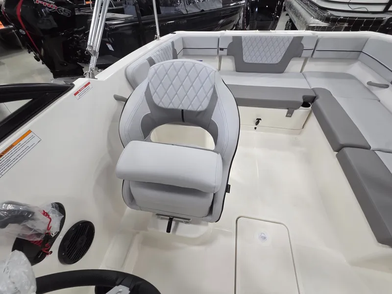 Slide: The Image of Bayliner VR4 Bowrider OB 2026 - 21