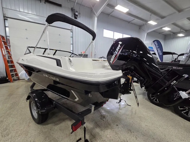 Slide: The Image of Bayliner VR4 Bowrider OB 2026 - 5