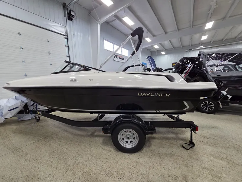 Slide: The Image of Bayliner VR4 Bowrider OB 2026 - 6