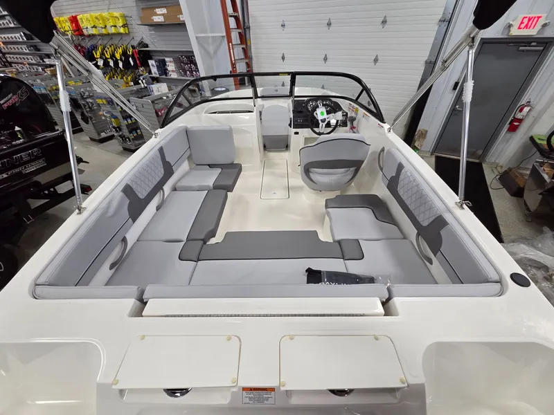 Slide: The Image of Bayliner VR4 Bowrider OB 2026 - 8