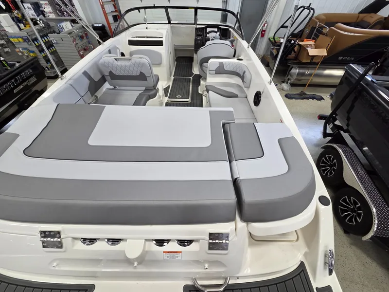Slide: The Image of Bayliner VR6 Bowrider OB 2026 - 10