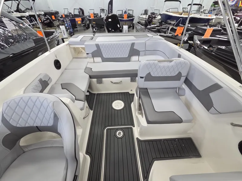 Slide: The Image of Bayliner VR6 Bowrider OB 2026 - 13