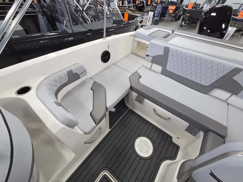 Slide: The Image of Bayliner VR6 Bowrider OB 2026 - 14