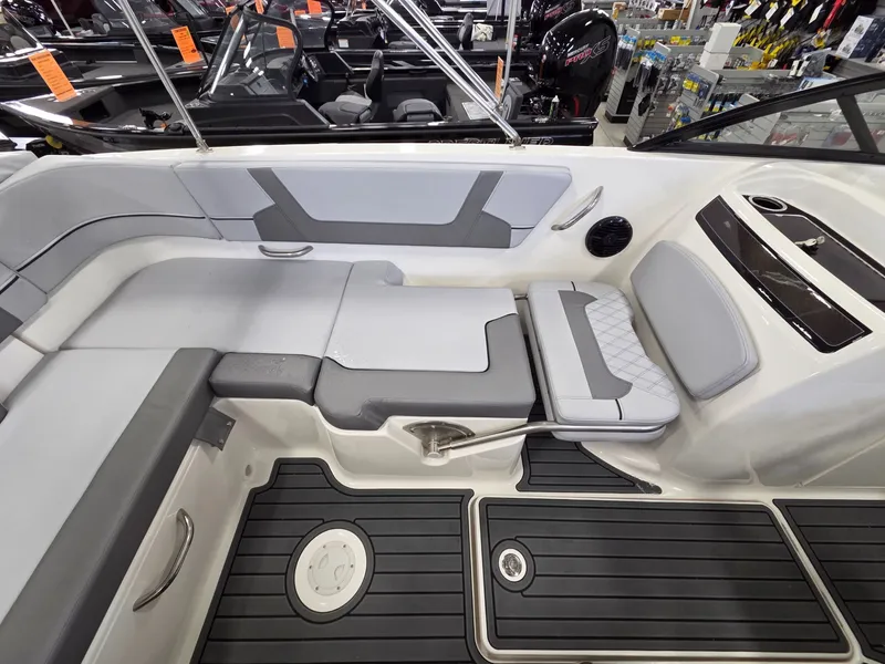 Slide: The Image of Bayliner VR6 Bowrider OB 2026 - 16