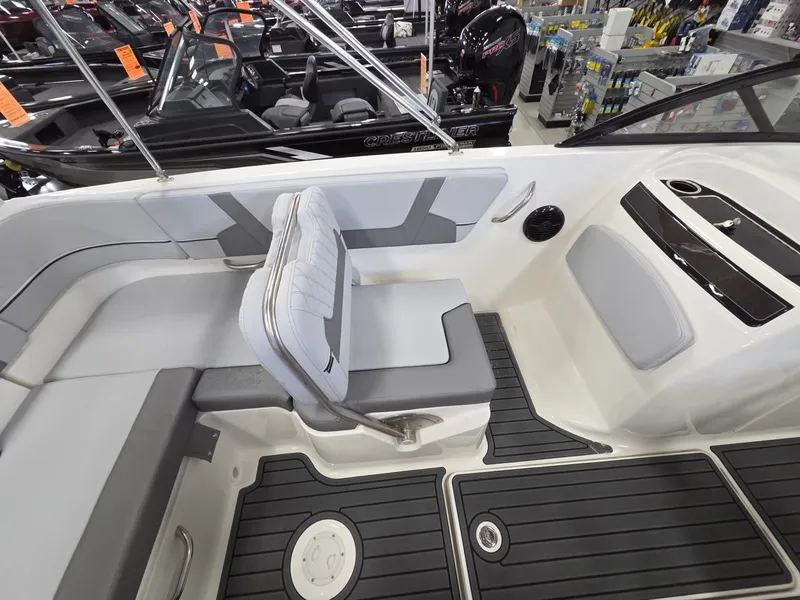 Slide: The Image of Bayliner VR6 Bowrider OB 2026 - 17