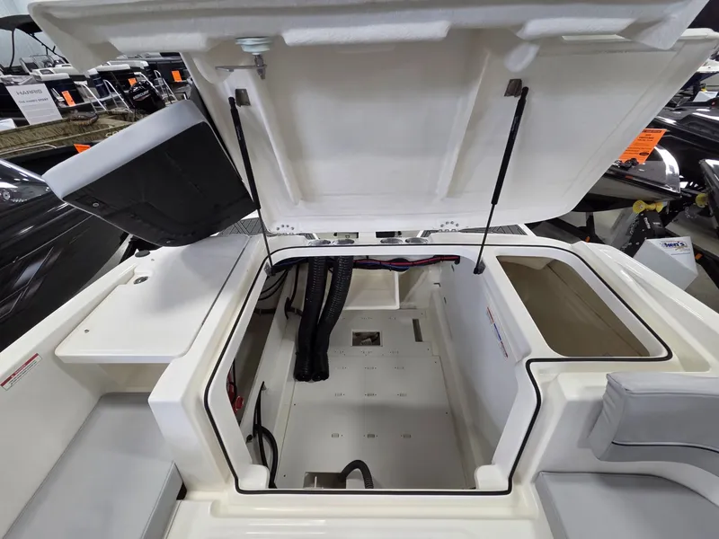 Slide: The Image of Bayliner VR6 Bowrider OB 2026 - 20