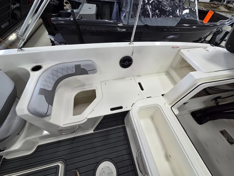 Slide: The Image of Bayliner VR6 Bowrider OB 2026 - 22