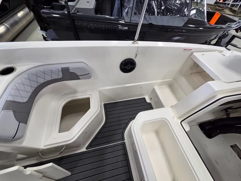 Slide: The Image of Bayliner VR6 Bowrider OB 2026 - 23