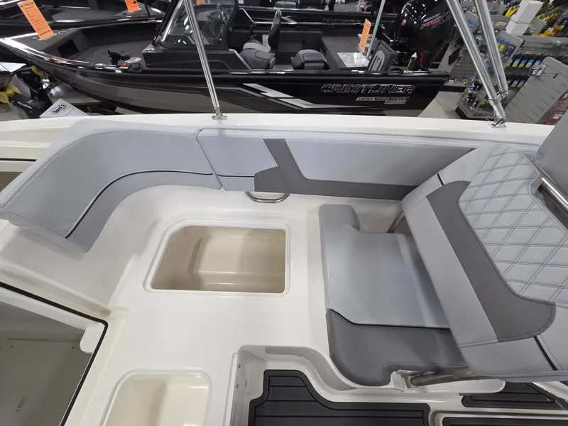 Slide: The Image of Bayliner VR6 Bowrider OB 2026 - 24