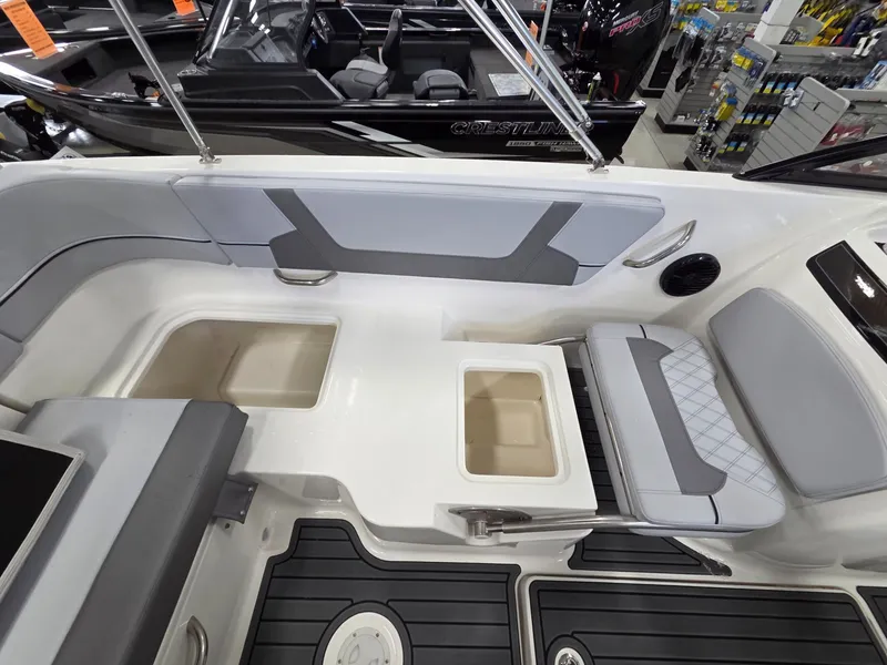 Slide: The Image of Bayliner VR6 Bowrider OB 2026 - 25