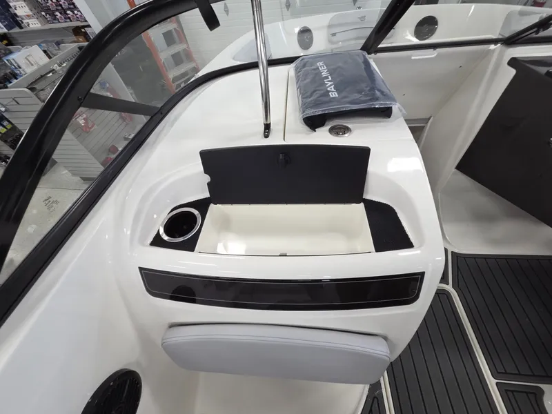 Slide: The Image of Bayliner VR6 Bowrider OB 2026 - 29